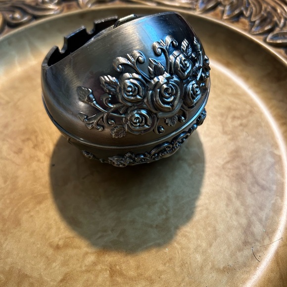 NWOT Vintage Style Decorative Ashtray with Rose Design - Picture 7 of 7